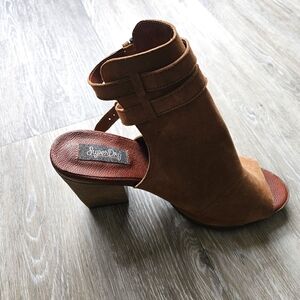 Size 10 Superdry Camylla Heels. Never worn out. Suede.